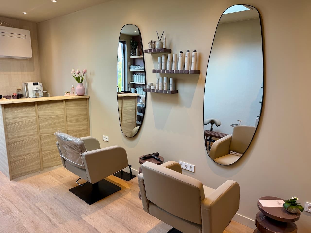 Interieur van Studio Kaily, kapsalon in Broek op Langedijk